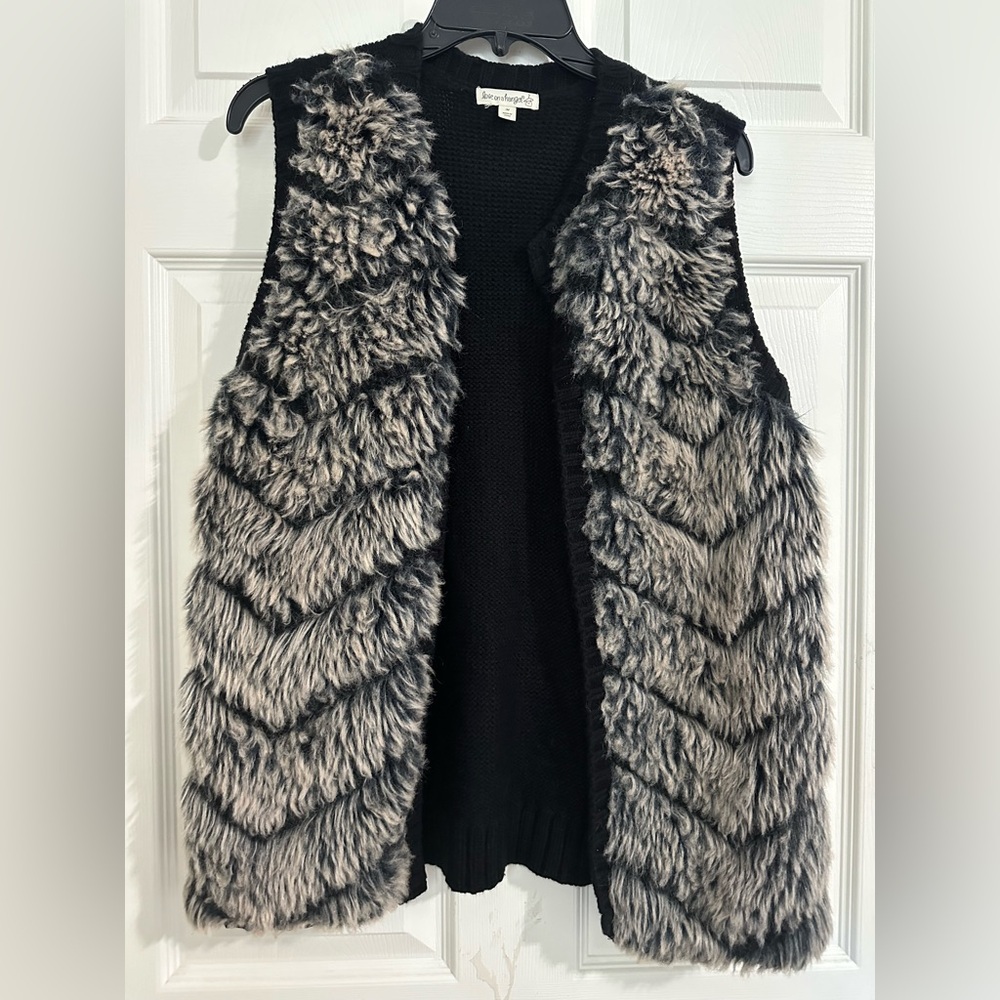 Faux Fur Chevron Vest in Black and Gray
